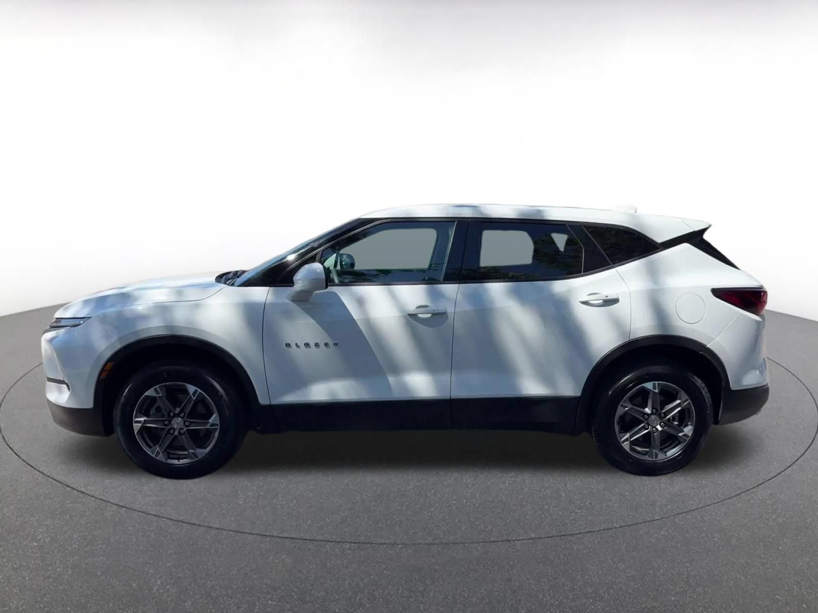 Used 2025 Chevrolet Blazer LT FWD image 9