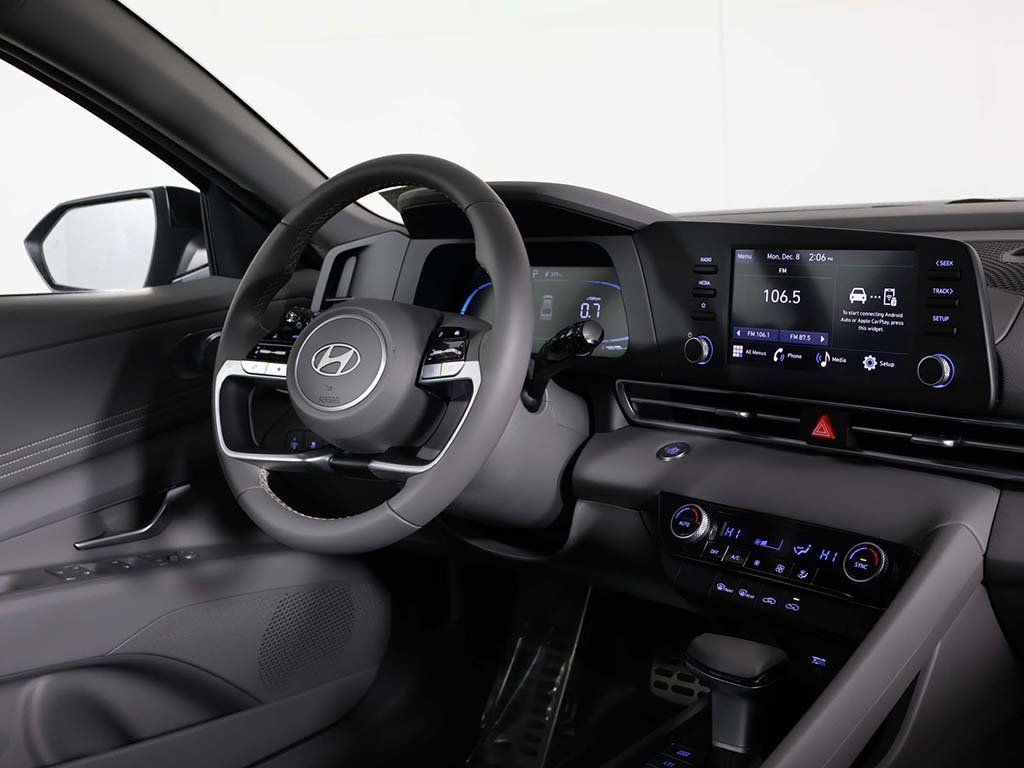 Certified 2025 Hyundai Elantra Sport image 23