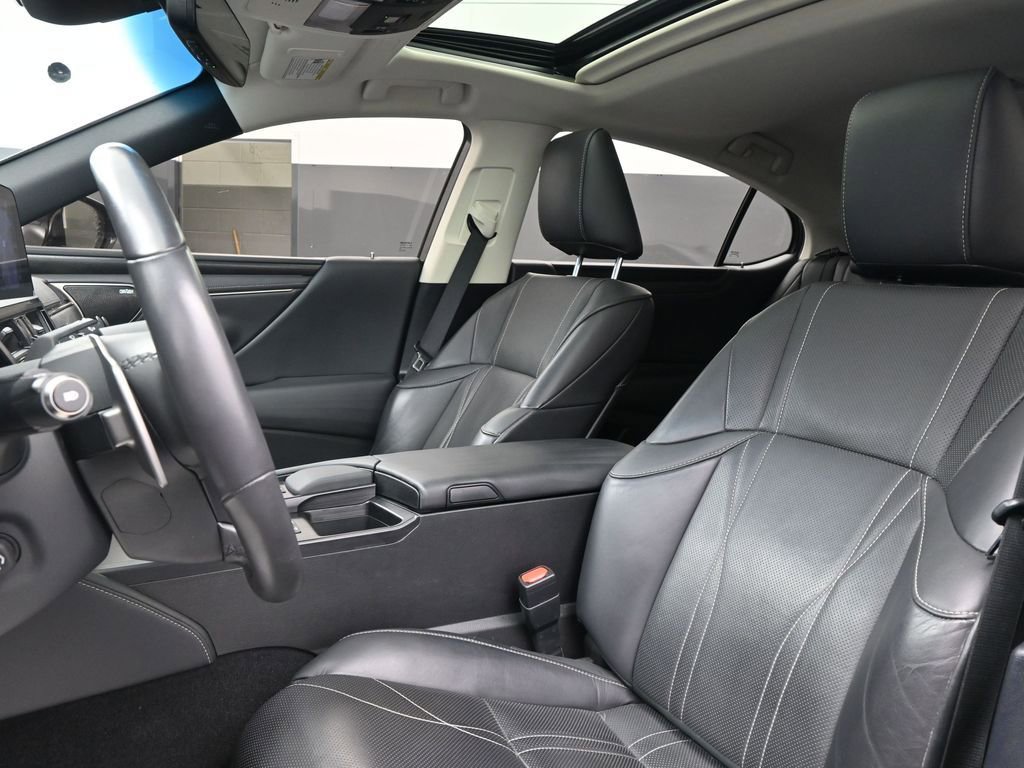 Used 2022 Lexus ES 300h 300h Luxury w/ Accessory Package image 4