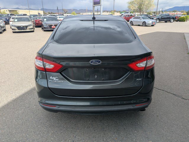 Used 2015 Ford Fusion SE image 4