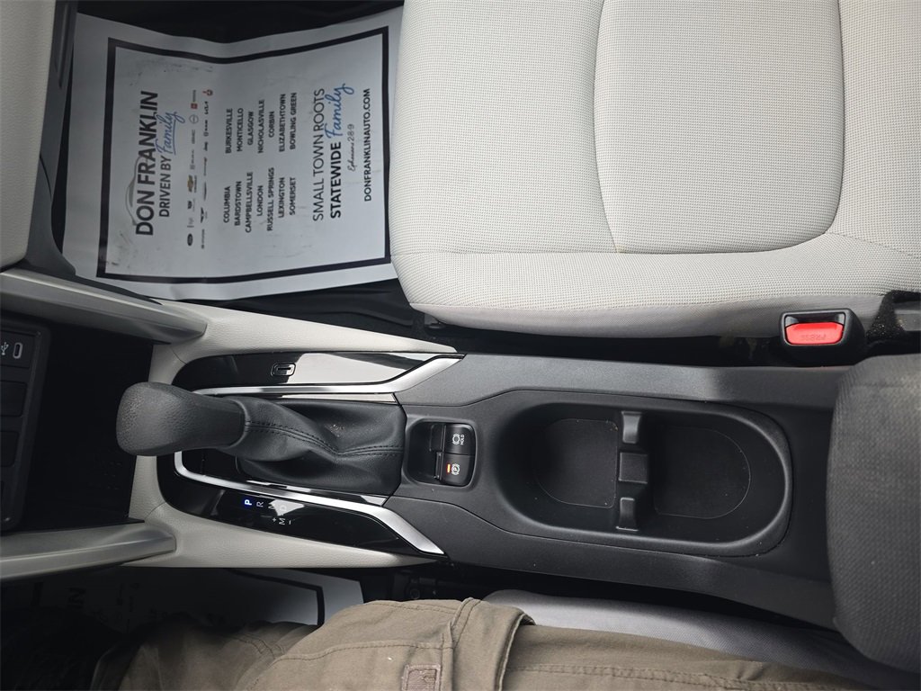 Used 2025 Toyota Corolla Cross L image 26