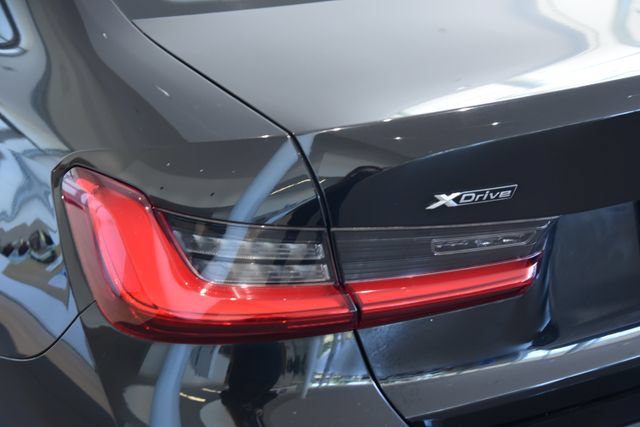 Used 2021 BMW 330i xDrive Sedan AWD/4WD image 10