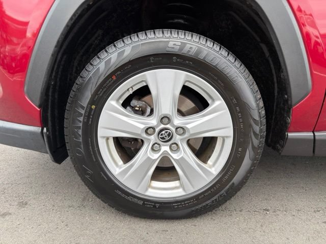 Used 2019 Toyota RAV4 XLE AWD/4WD image 24