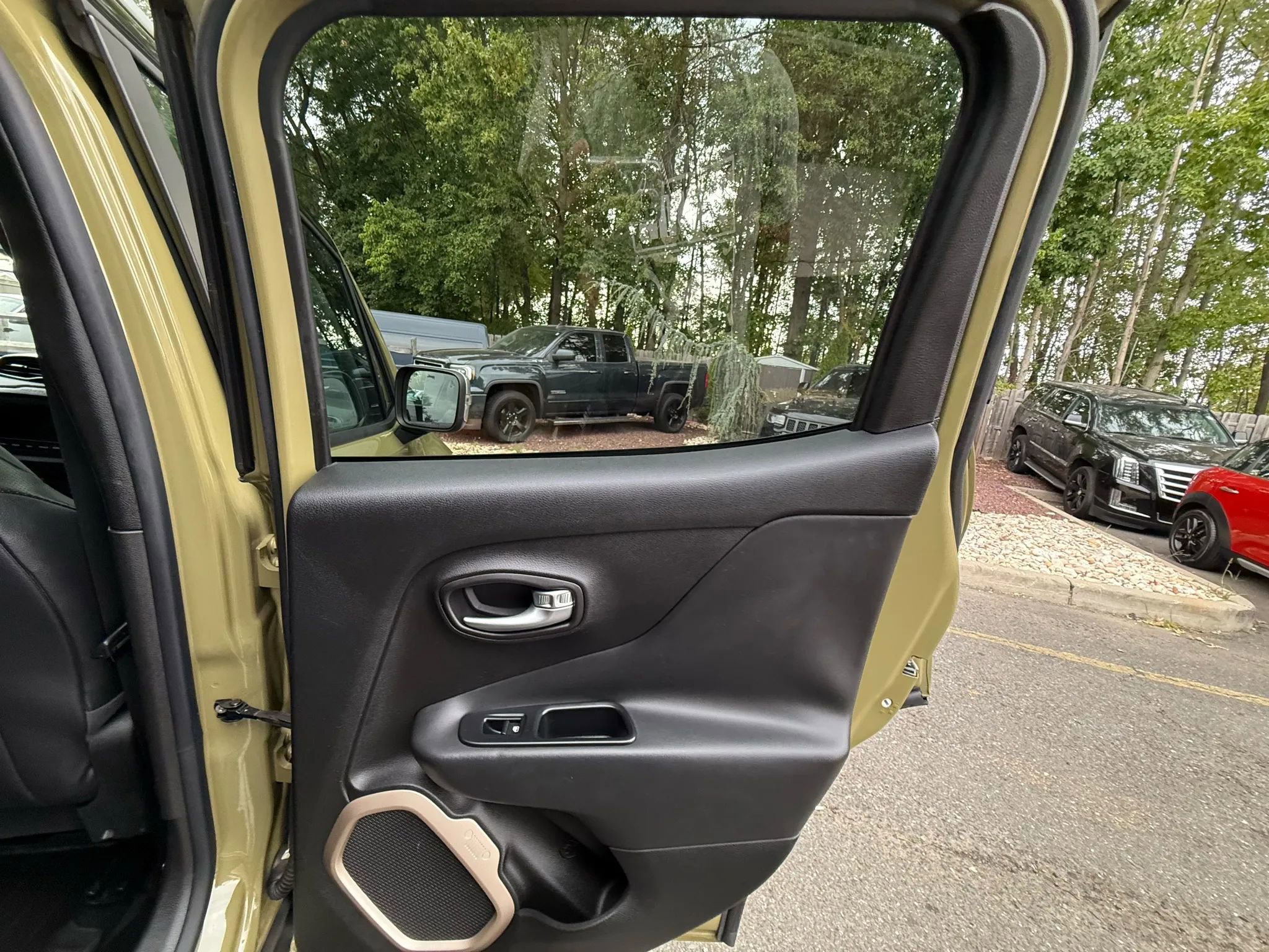 Used 2015 Jeep Renegade Limited w/ Safety & Security Group I image 21