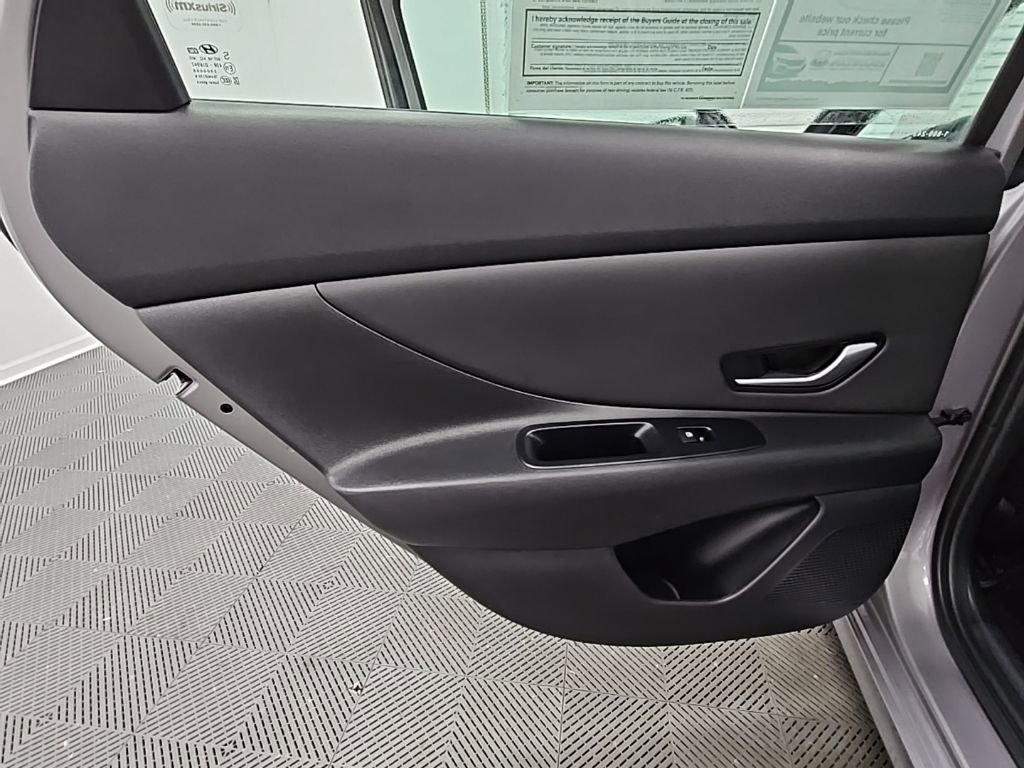 Used 2024 Hyundai Elantra SEL w/ Convenience Package image 34