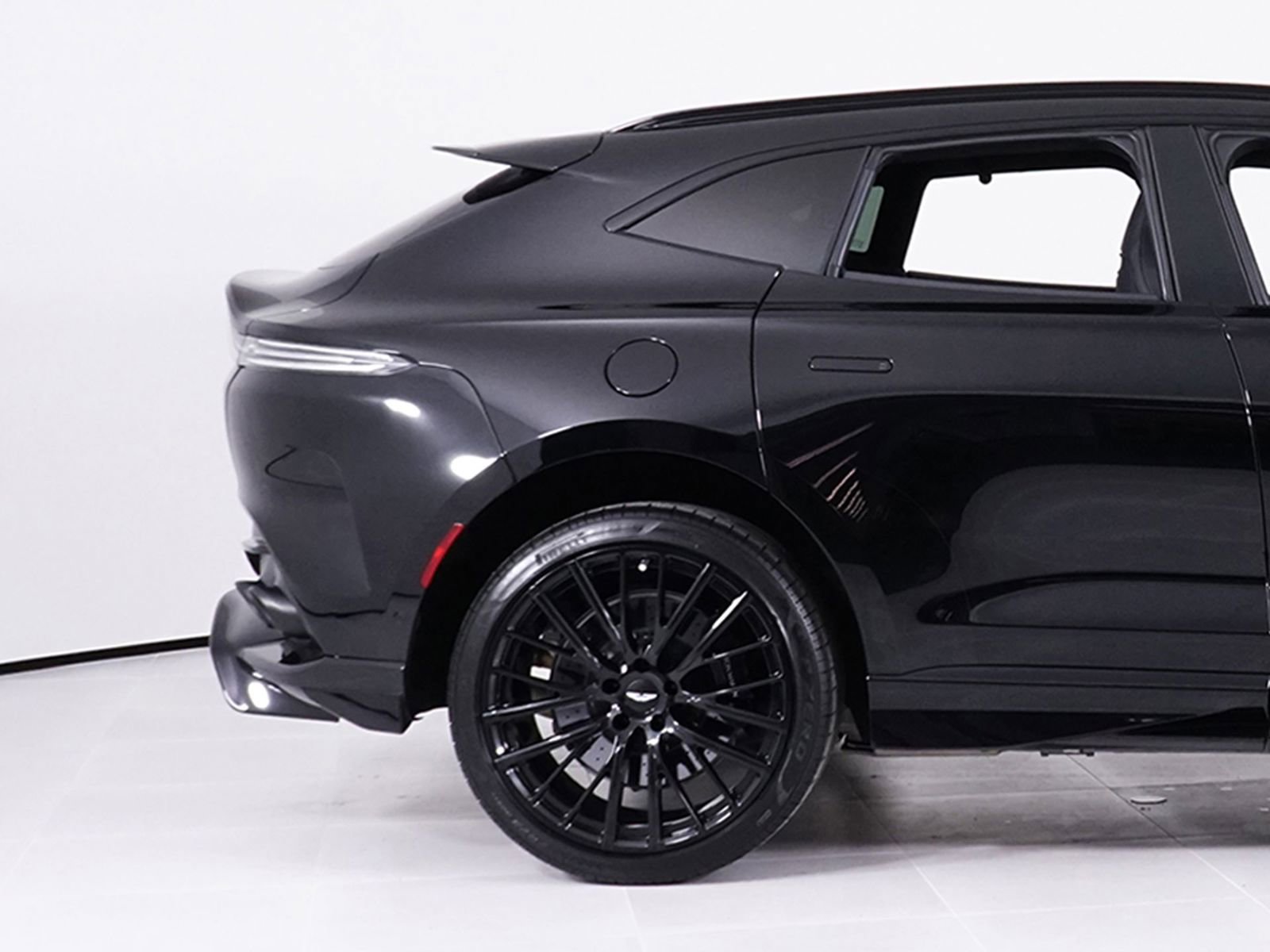 Used 2023 Aston Martin DBX 707 image 14