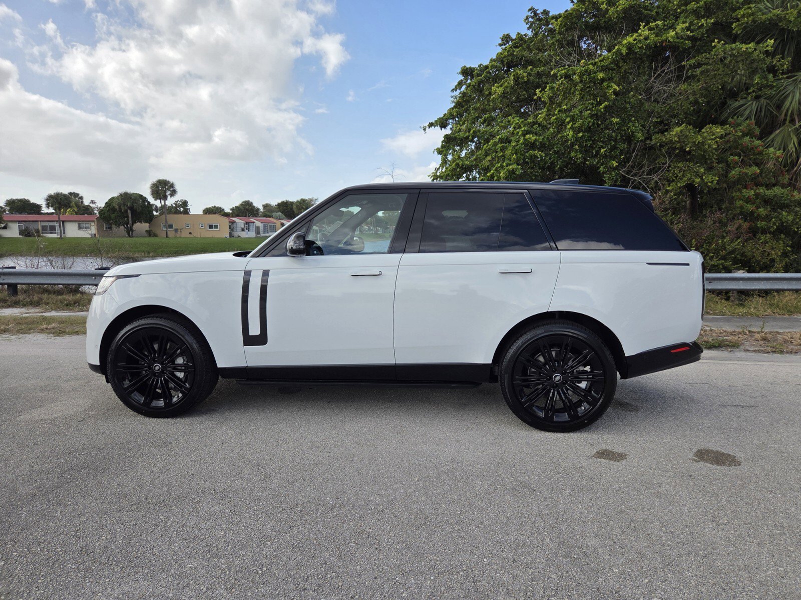 New 2025 Land Rover Range Rover SE image 7