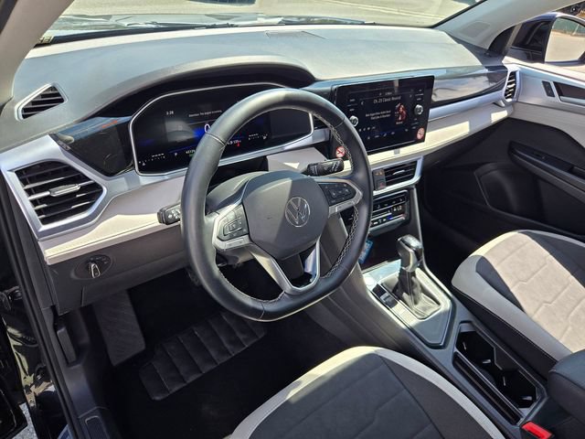 Used 2025 Volkswagen Taos SE FWD image 8