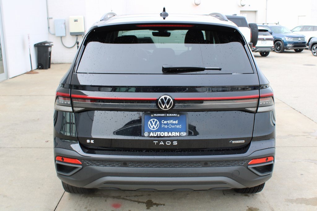 Certified 2025 Volkswagen Taos SE image 5