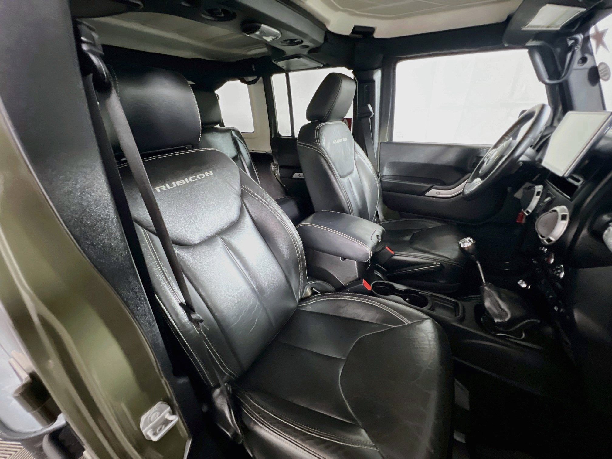 Used 2015 Jeep Wrangler Unlimited Rubicon AWD/4WD image 29