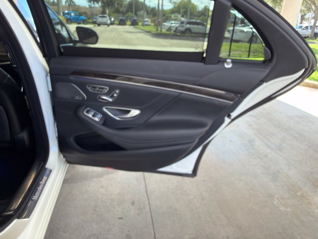 Used 2015 Mercedes-Benz S 550 Sedan image 32