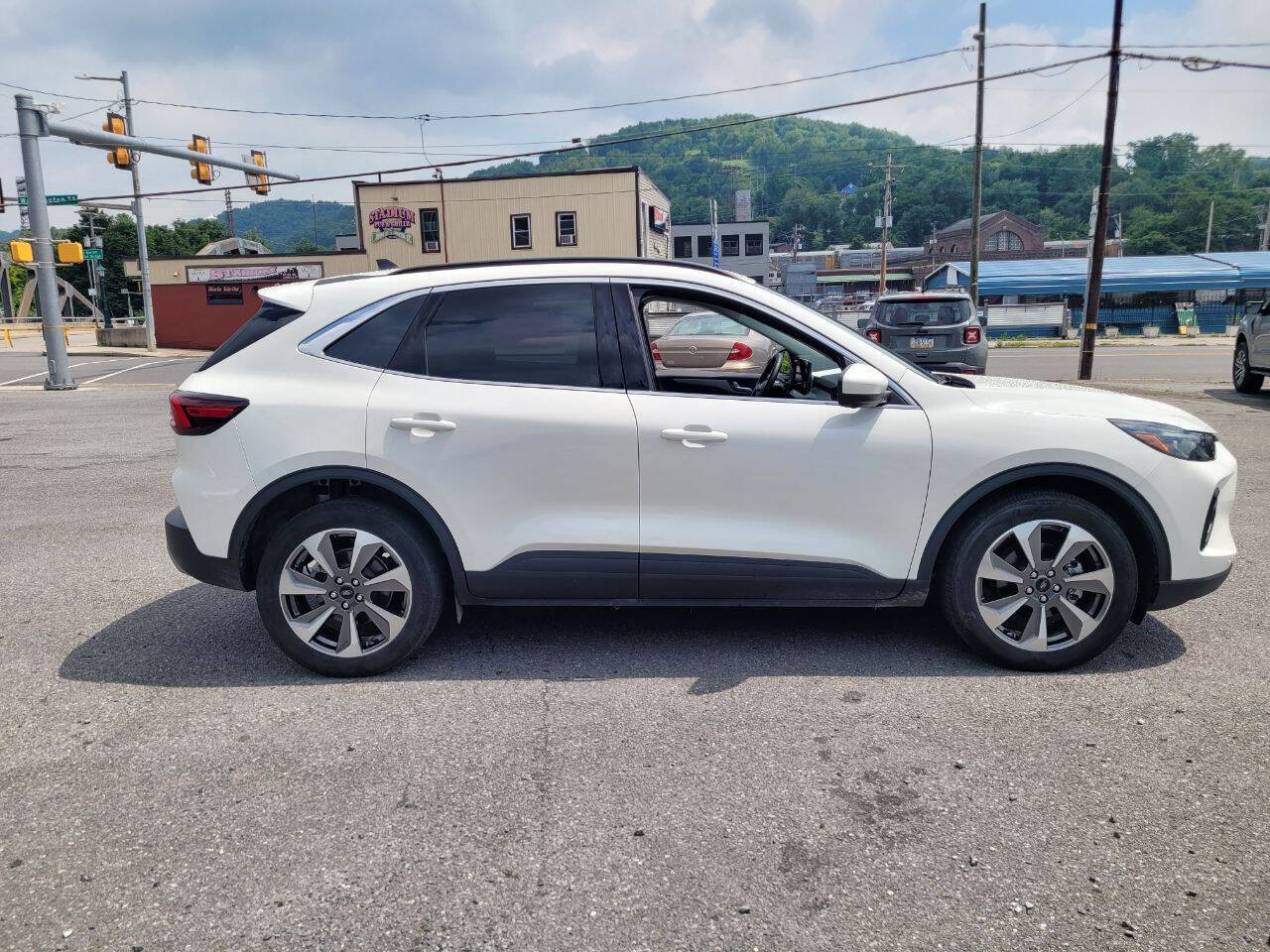 Used 2023 Ford Escape Platinum image 9