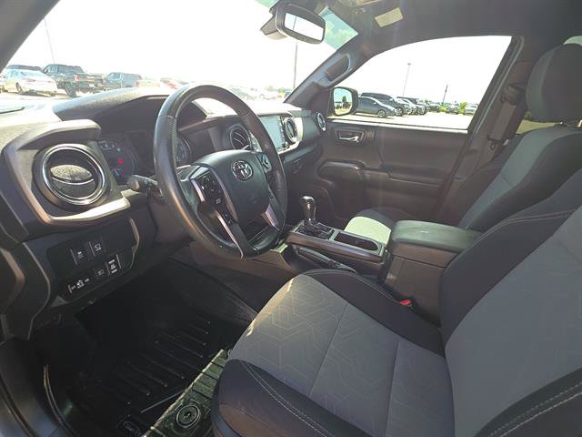 Used 2020 Toyota Tacoma TRD Off-Road w/ Advanced Technology Package AWD/4WD image 12