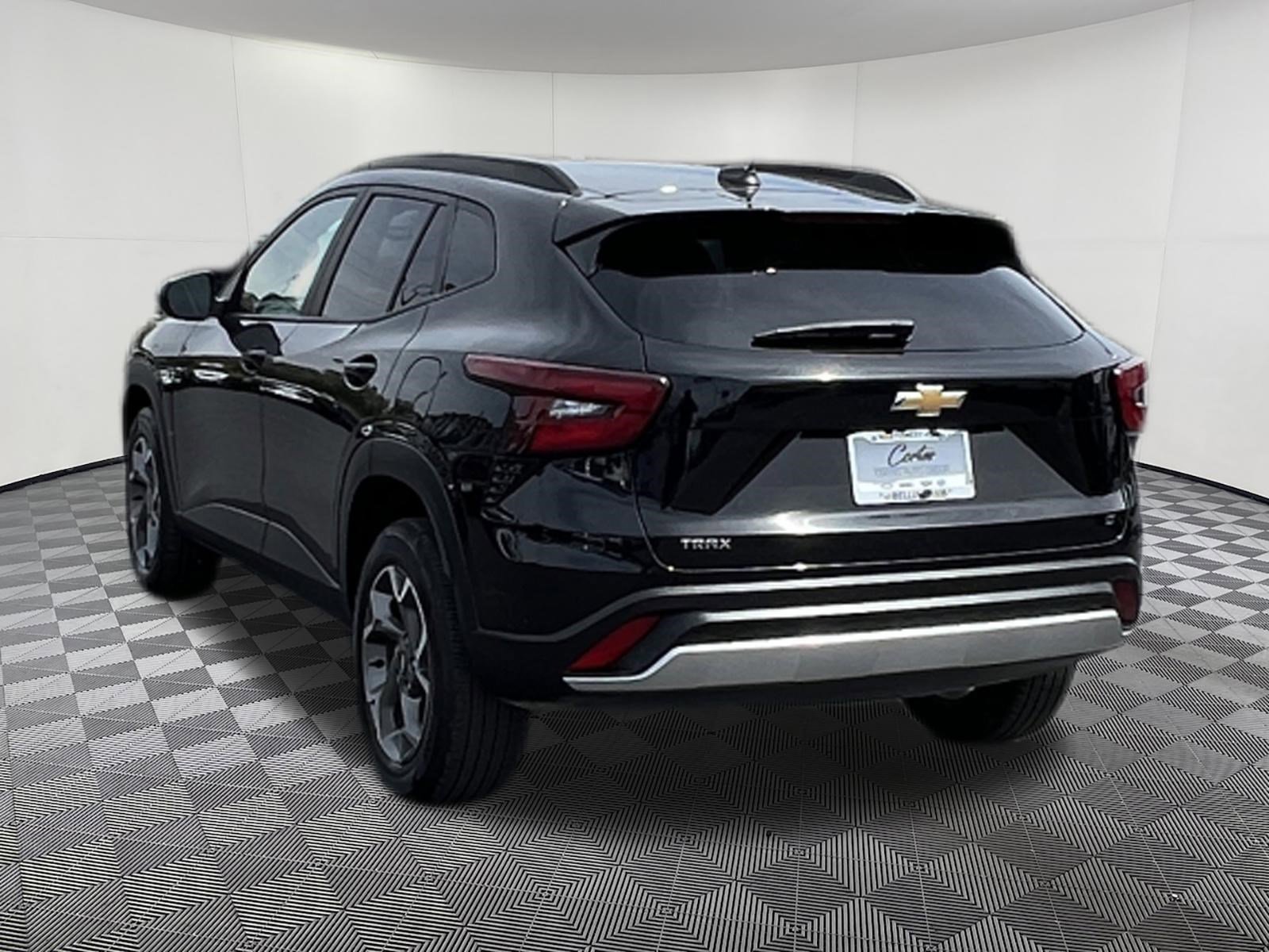 Used 2025 Chevrolet Trax LT FWD image 4