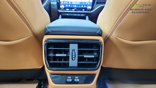 Used 2025 Lexus RZ 300e w/ Cold Area Package image 61