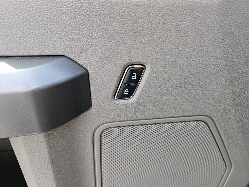 Used 2016 Ford F150 XLT image 16