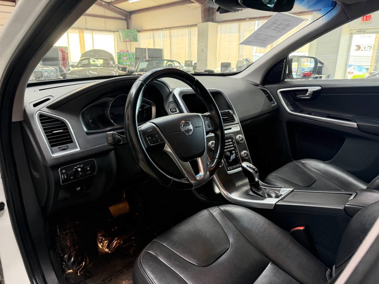 Used 2015 Volvo XC60 T6 w/ Protection Package AWD/4WD image 18