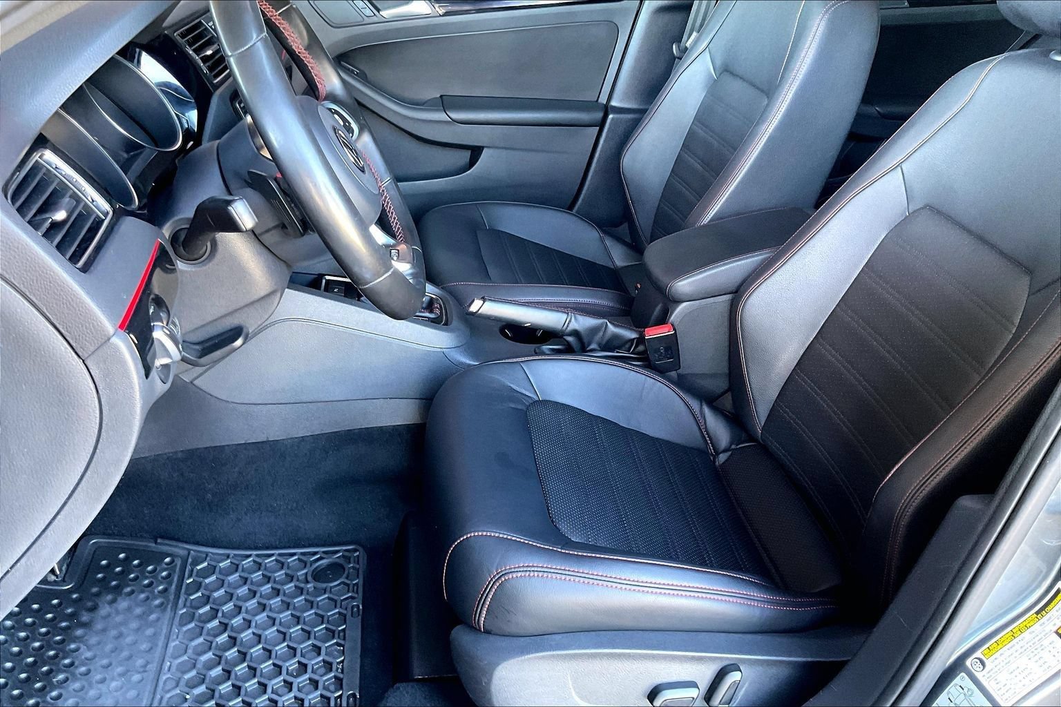 Used 2017 Volkswagen Jetta GLI FWD image 18