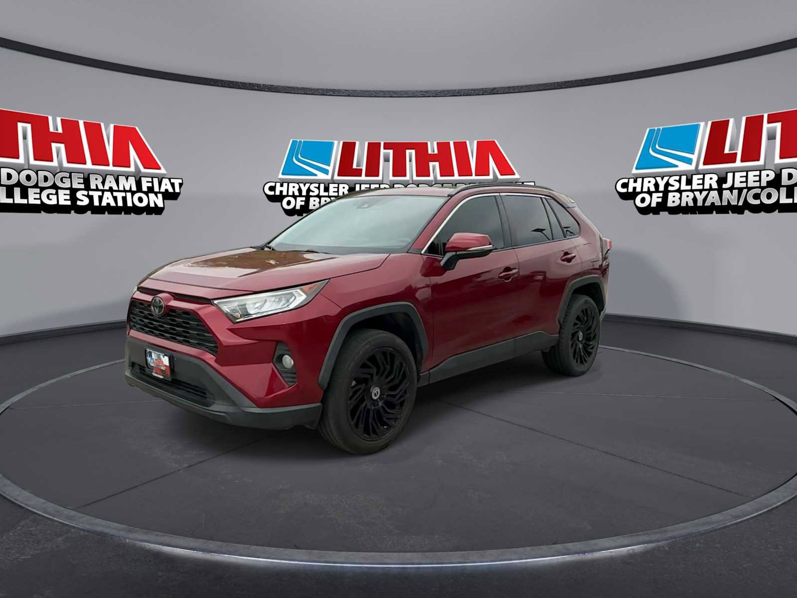 Used 2020 Toyota RAV4 XLE Premium image 4