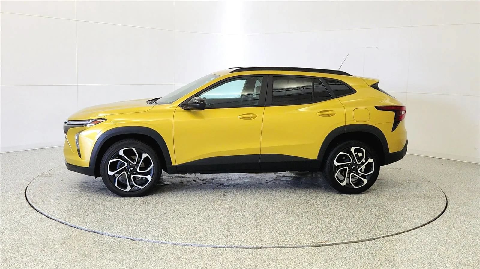 Used 2025 Chevrolet Trax RS w/ Driver Confidence Package FWD image 4
