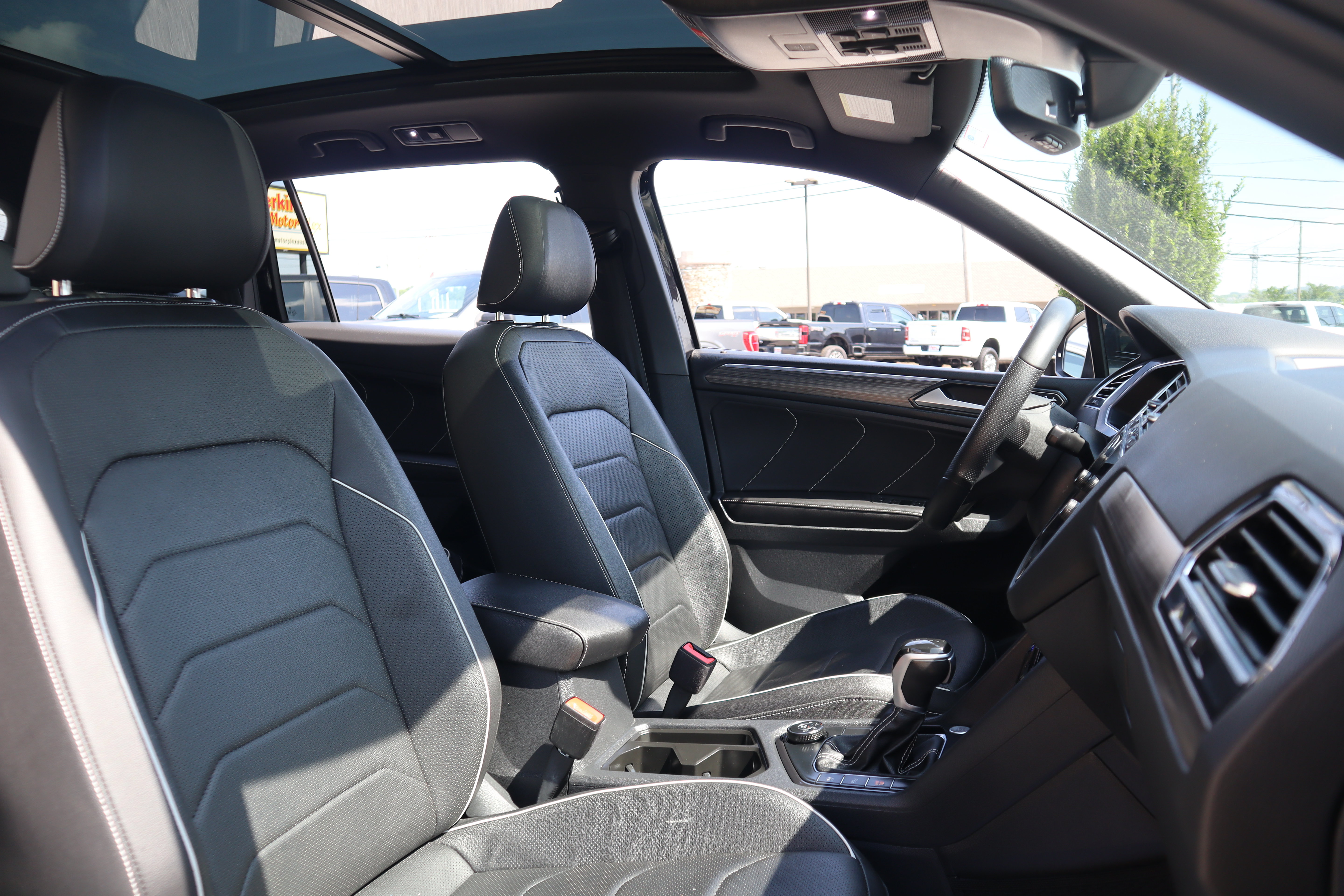 Used 2022 Volkswagen Tiguan SEL R-Line AWD/4WD image 35