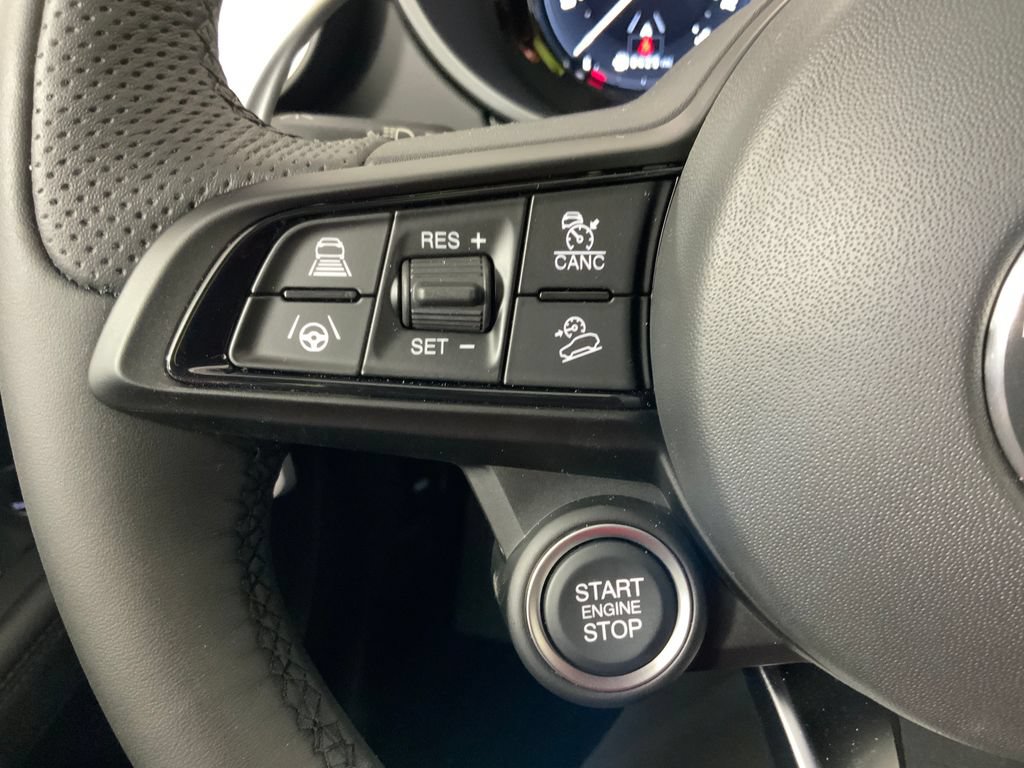 New 2025 Alfa Romeo Stelvio Sprint w/ Convenience Package AWD/4WD image 18