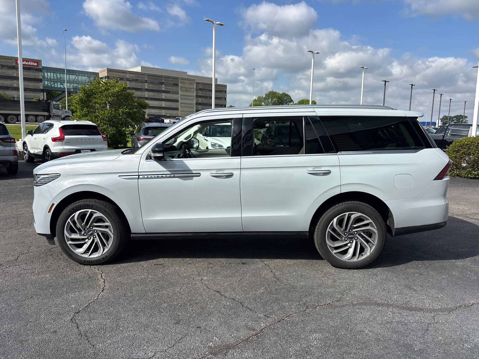 New 2026 Lincoln Navigator Reserve AWD/4WD image 4