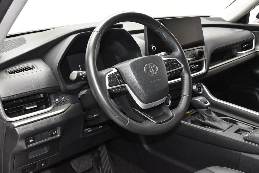 Used 2024 Toyota Grand Highlander AWD image 16