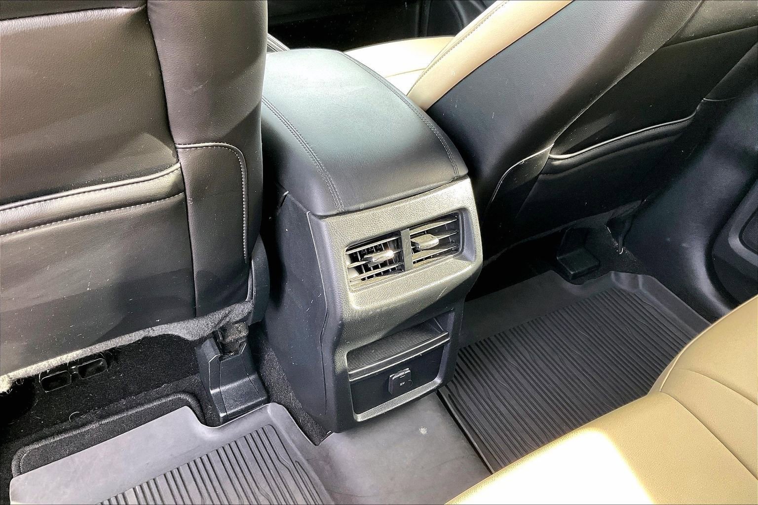 Used 2020 Ford Edge SEL w/ Cold Weather Package image 10