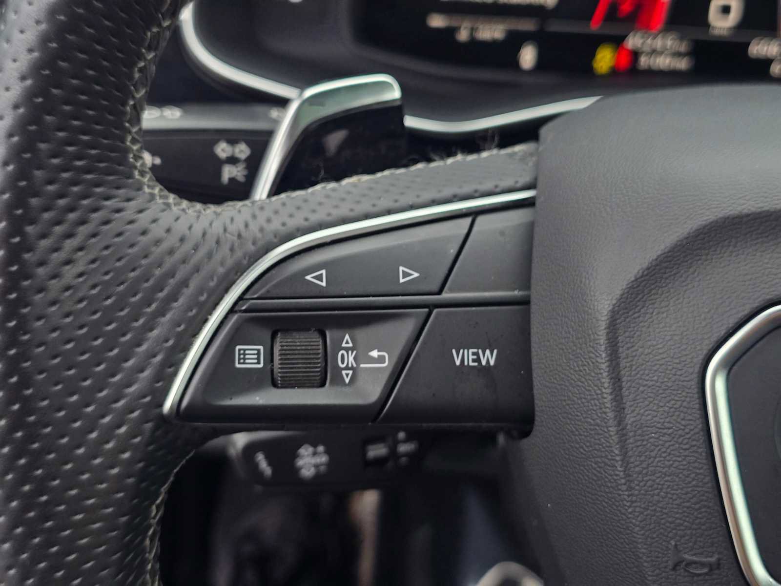 Used 2021 Audi RS Q8 w/ Carbon Optic Package image 33