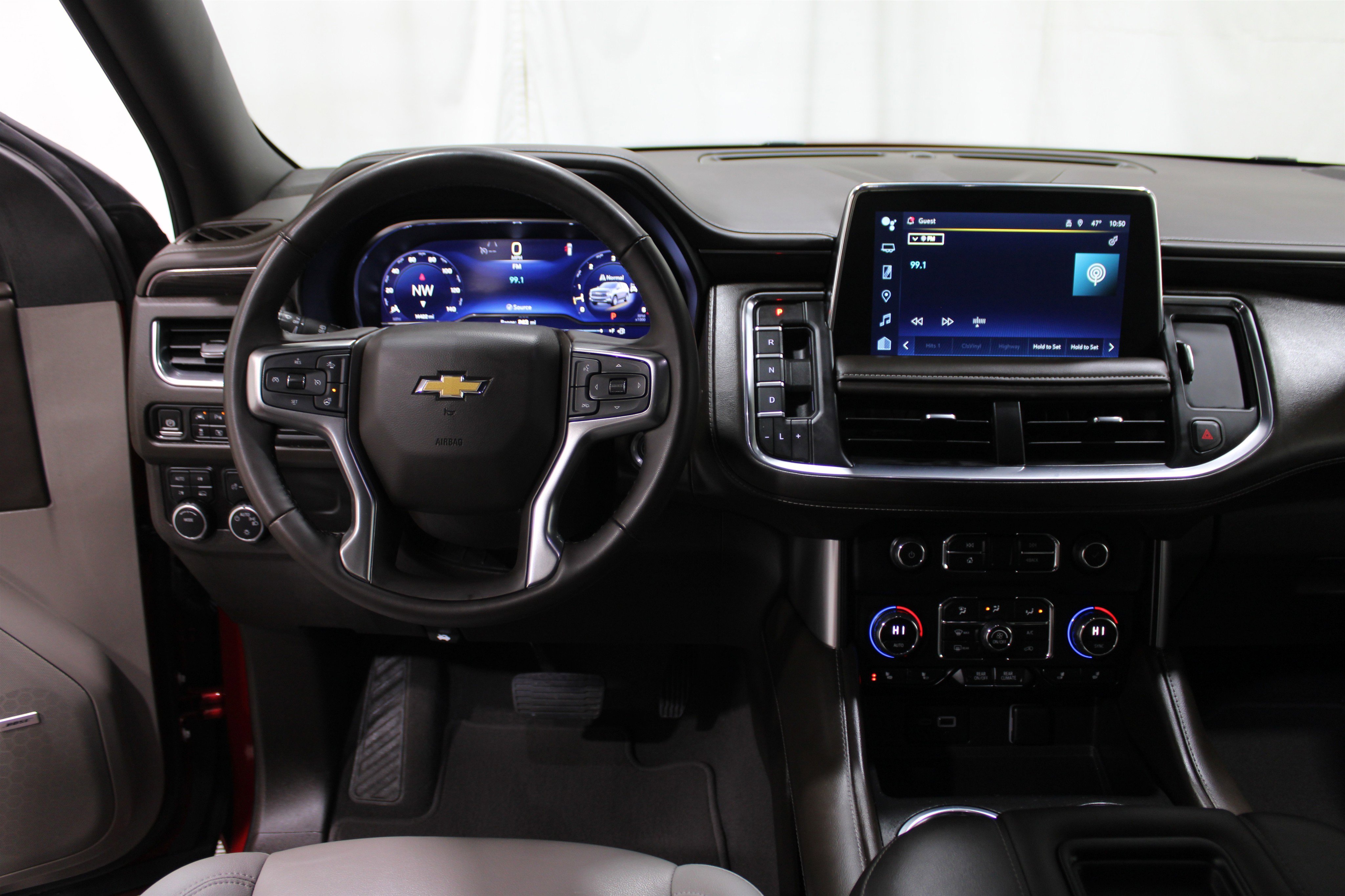 Used 2024 Chevrolet Tahoe LT w/ Luxury Package image 2