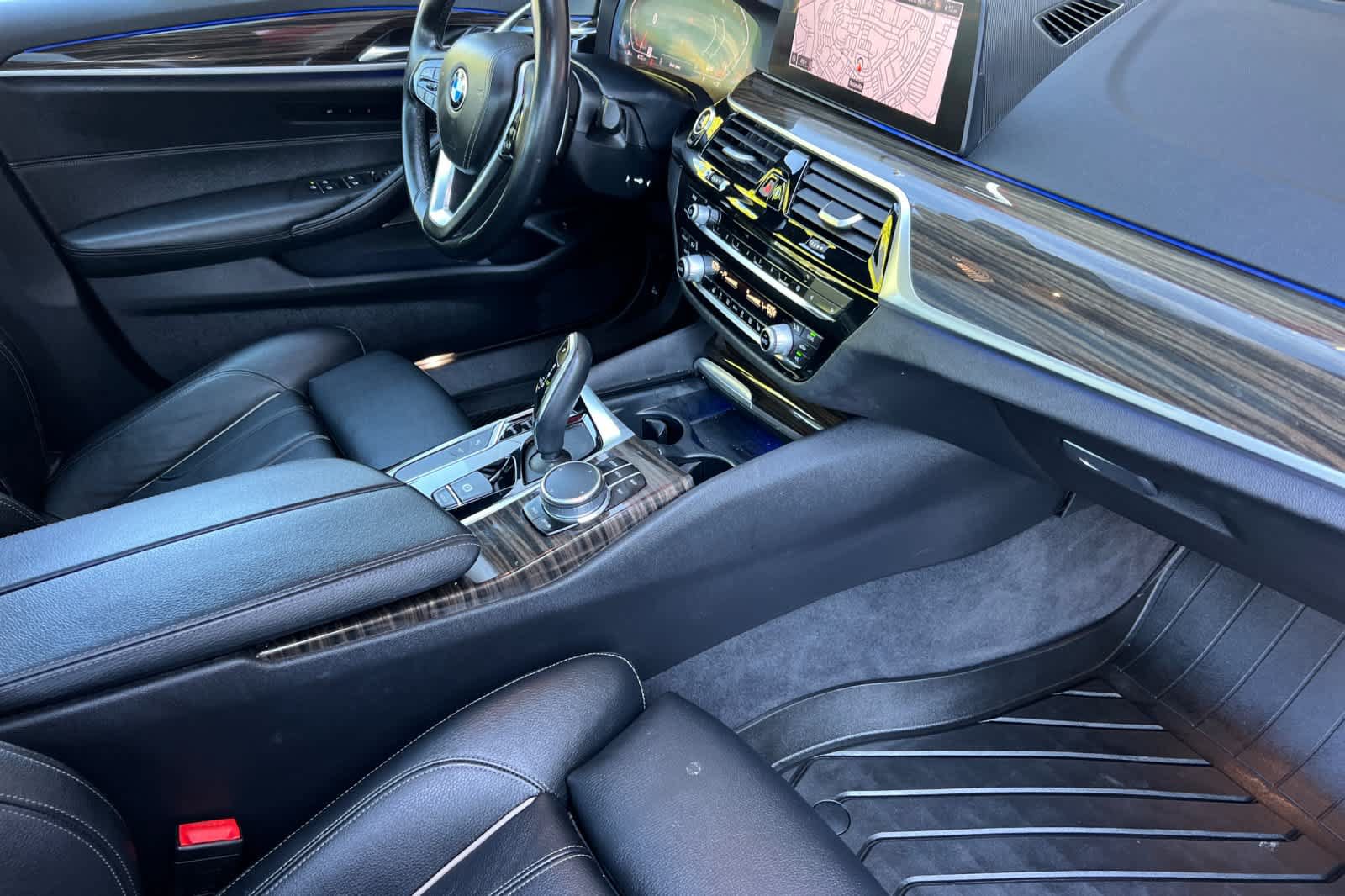 Used 2020 BMW 530i w/ Premium Package RWD image 16