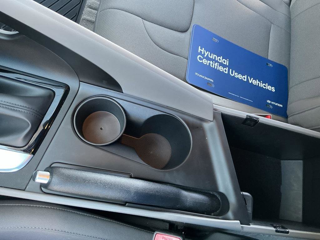 Certified 2025 Hyundai Elantra SE image 8