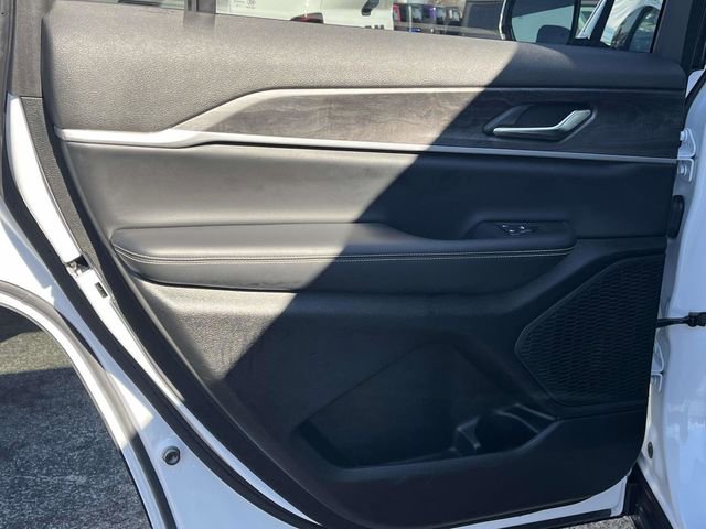 Used 2023 Jeep Grand Cherokee L Limited image 17