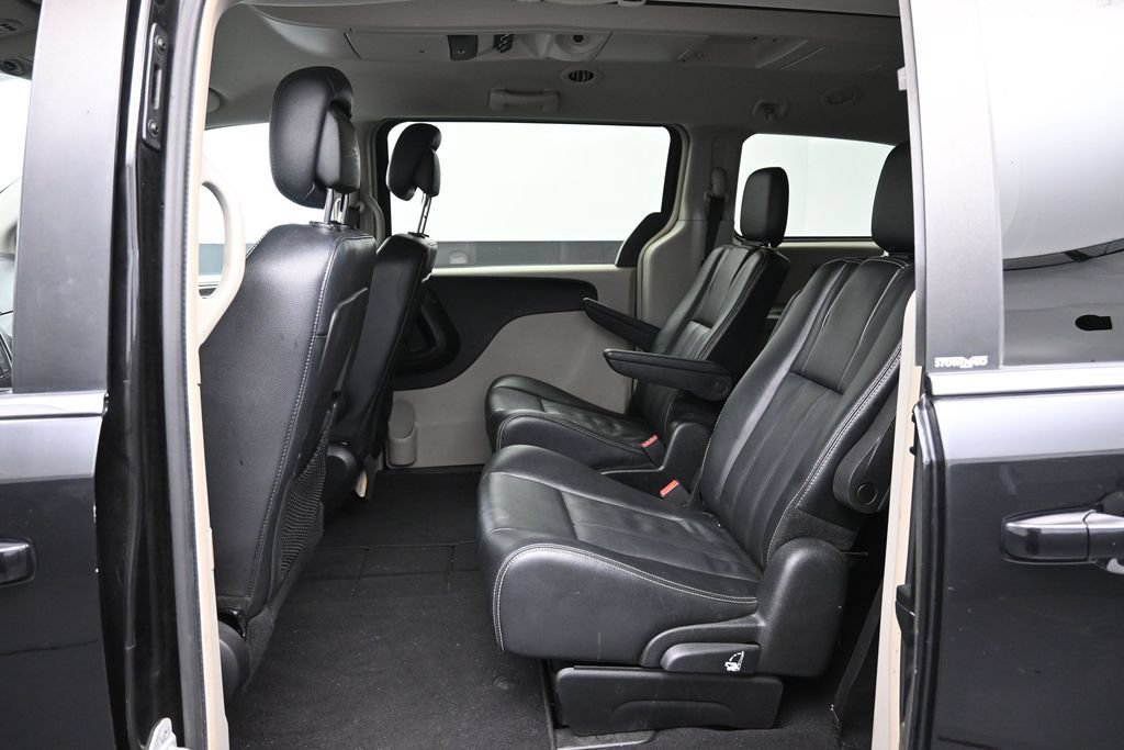 Used 2014 Chrysler Town & Country Touring FWD image 24