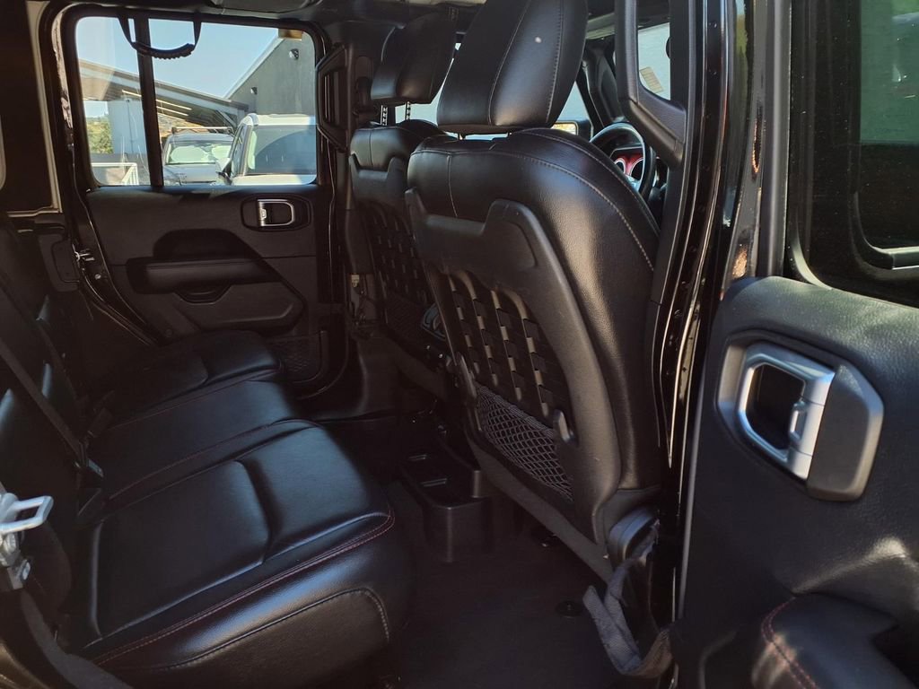 Used 2018 Jeep Wrangler Unlimited Rubicon w/ Safety Group AWD/4WD image 19