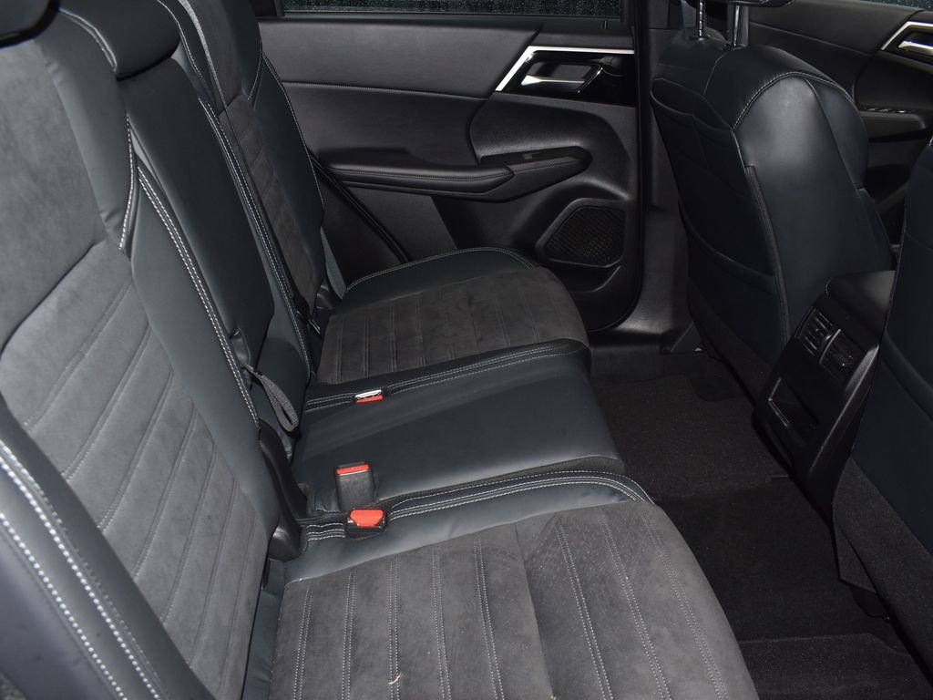 Used 2022 Mitsubishi Outlander SE image 36