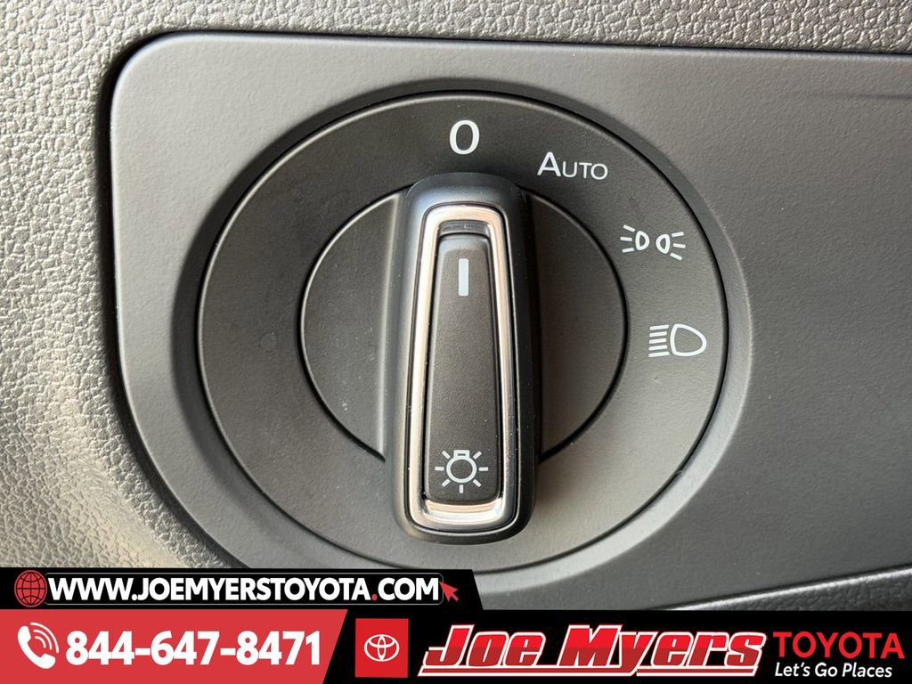 Used 2024 Volkswagen Tiguan SE image 25