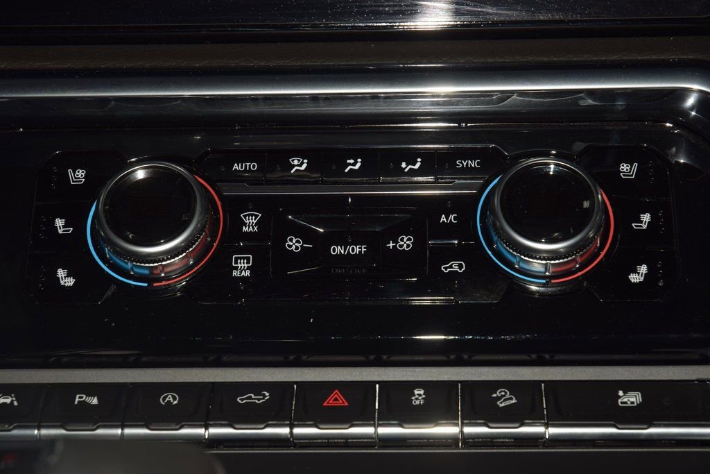 Used 2024 GMC Sierra 1500 Denali w/ Technology Package AWD/4WD image 30