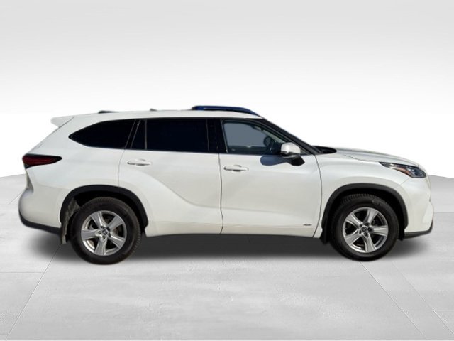 Used 2022 Toyota Highlander LE AWD/4WD image 11