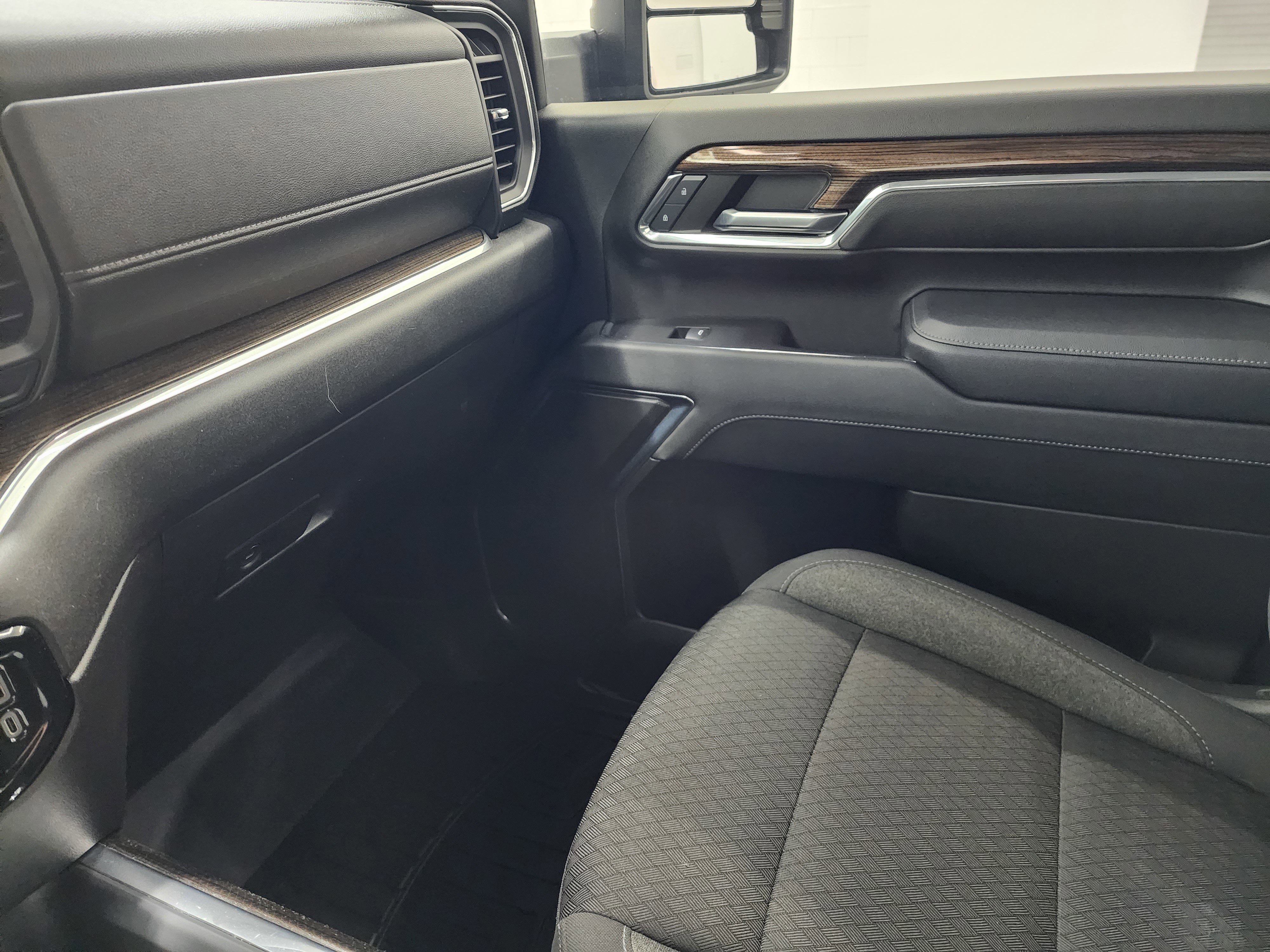 Used 2024 Chevrolet Silverado 3500 LT w/ Convenience Package image 13