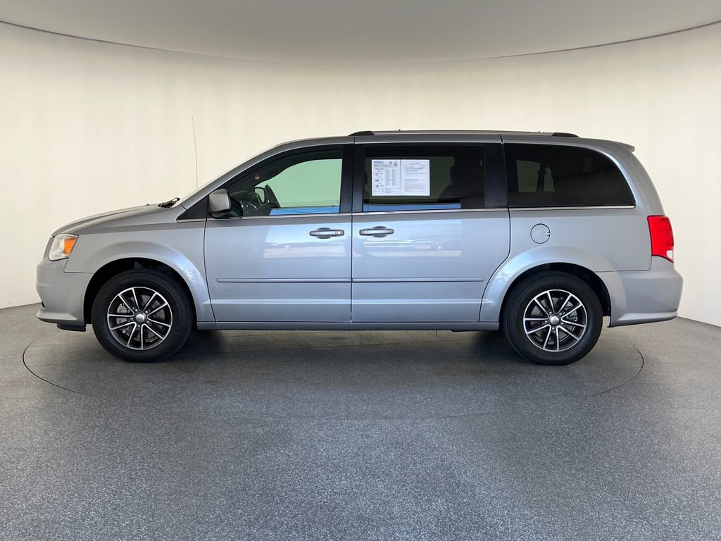 Used 2017 Dodge Grand Caravan SXT w/ Rear Park Assist Package FWD image 7