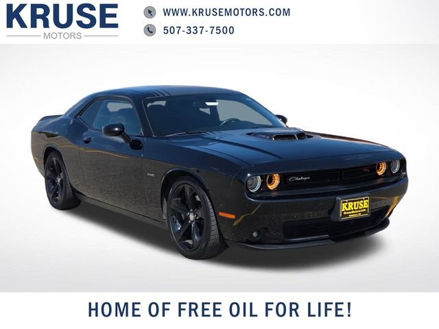Used 2016 Dodge Challenger R/T RWD image 1