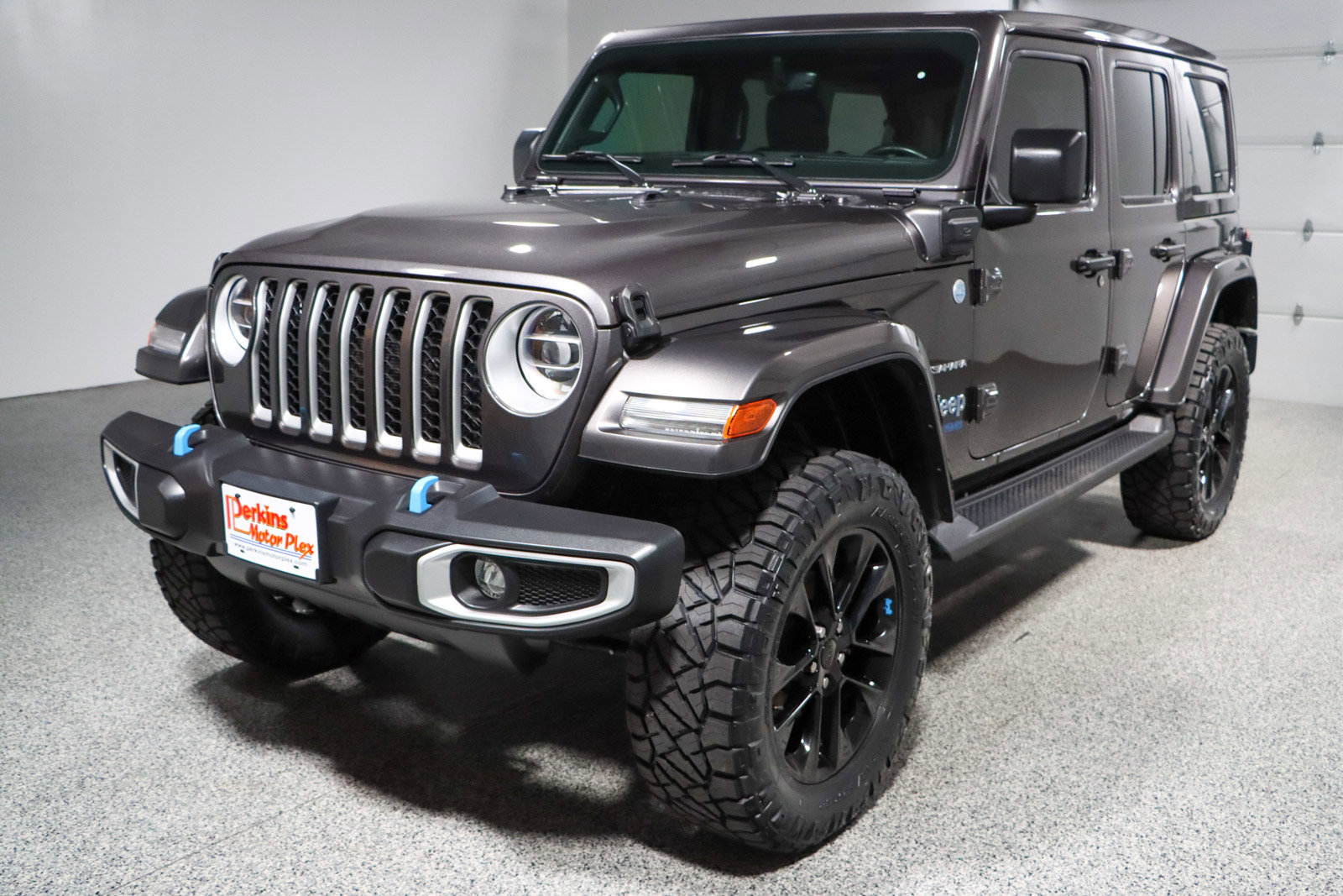 Used 2022 Jeep Wrangler Unlimited Sahara w/ Cold Weather Group image 31
