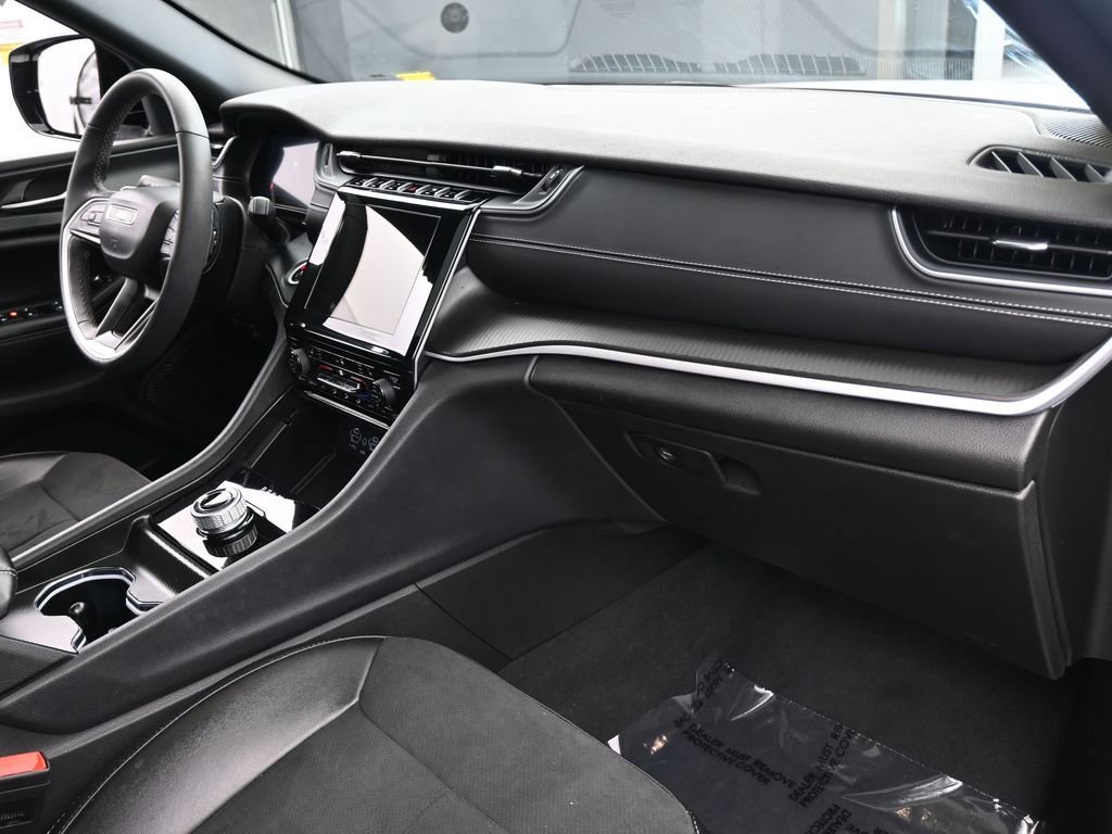 Used 2024 Jeep Grand Cherokee Altitude image 49