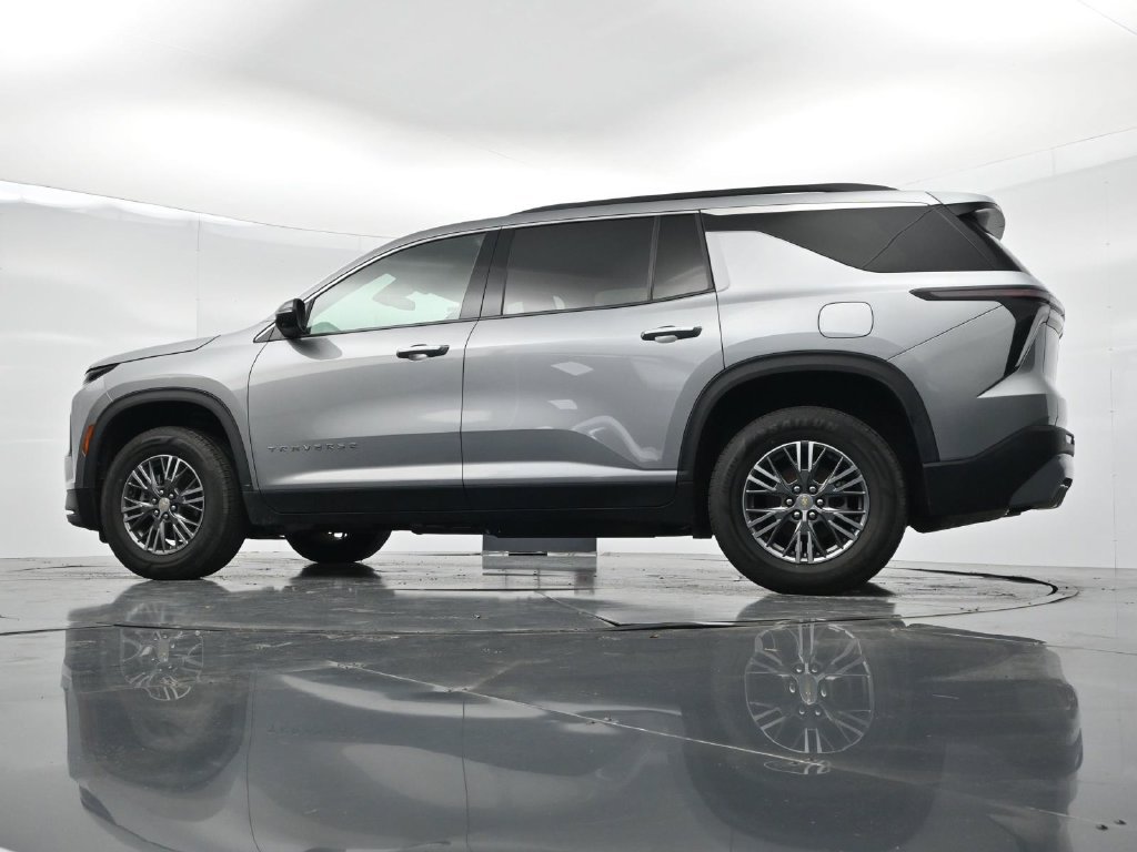 Used 2024 Chevrolet Traverse LT FWD image 29
