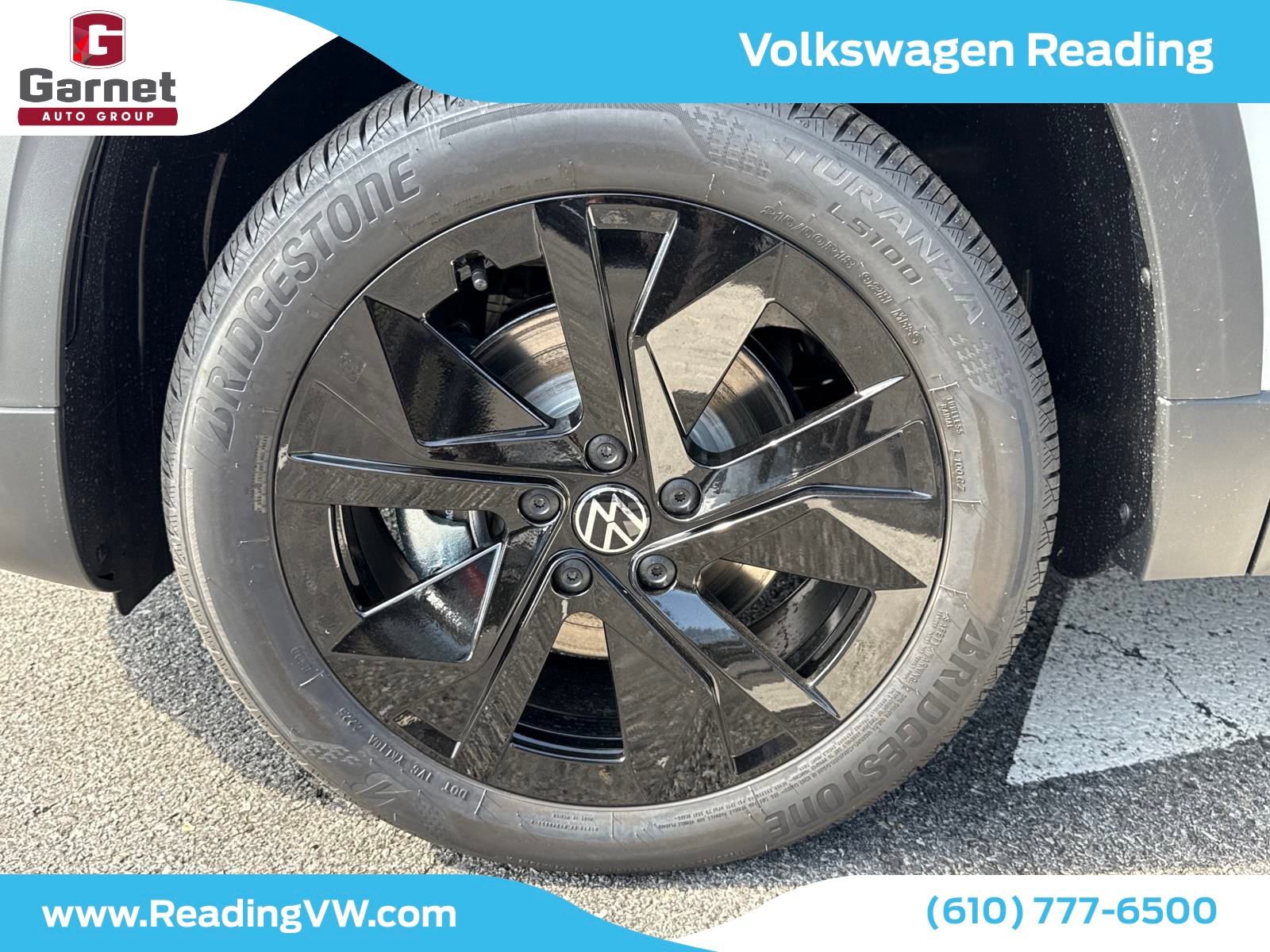 New 2025 Volkswagen Taos SE image 9