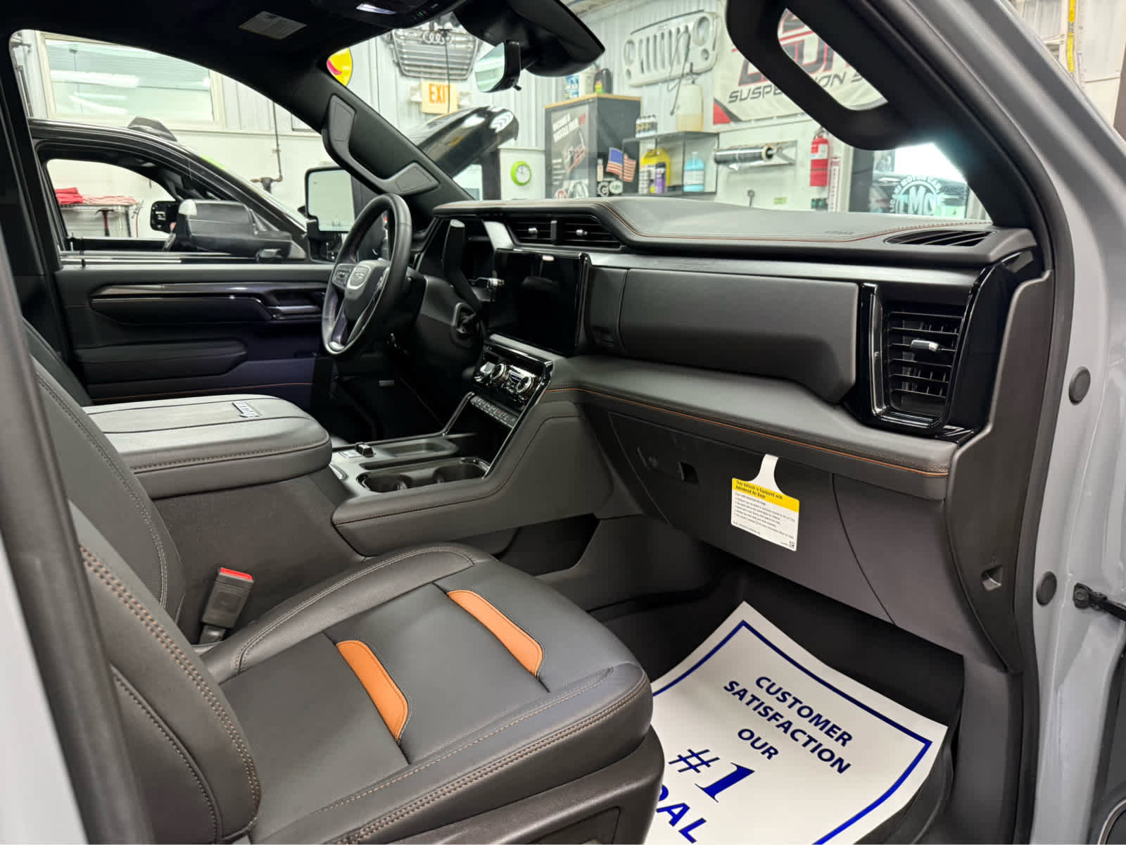 Used 2024 GMC Sierra 2500 AT4 w/ AT4 Premium Plus Package AWD/4WD image 12