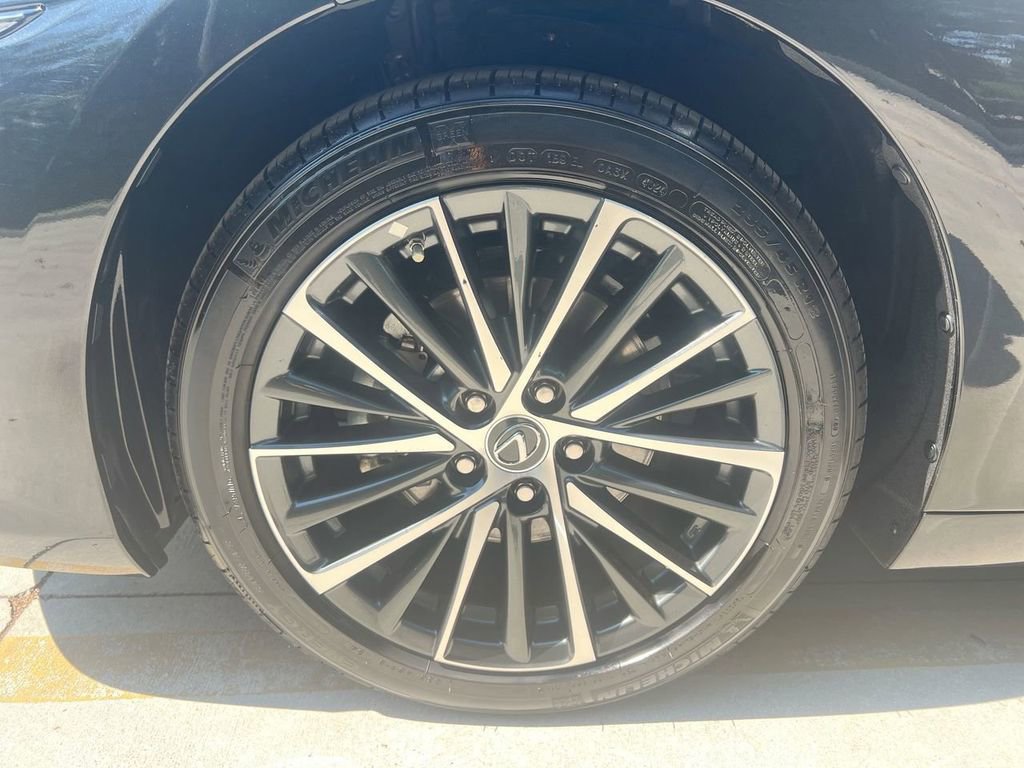 Certified 2025 Lexus ES 300h w/ Premium Package image 9