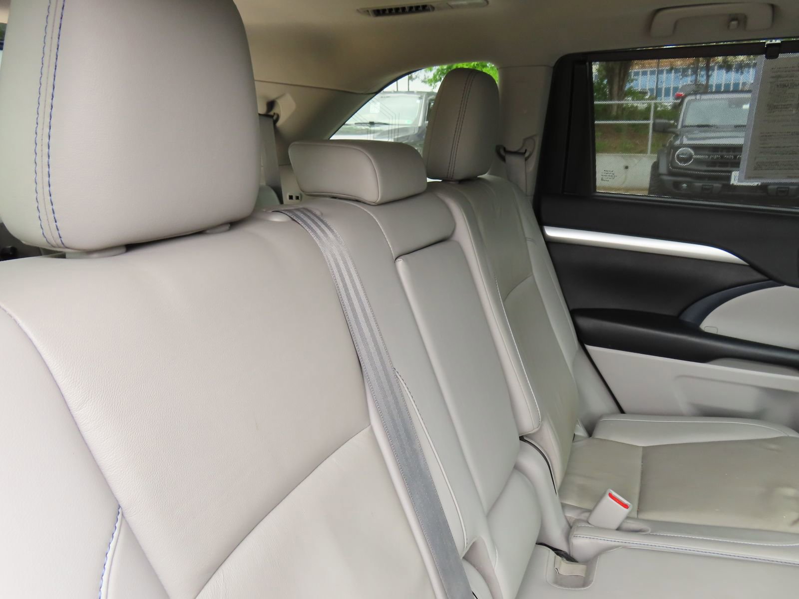 Used 2019 Toyota Highlander XLE AWD/4WD image 36